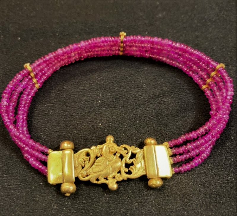 Bracciale in rubellite e chiusura in oro