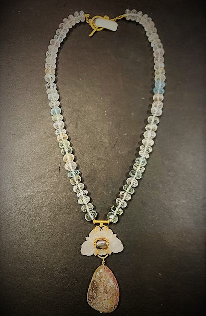 Collana in acquamarina, giada e fluorite.