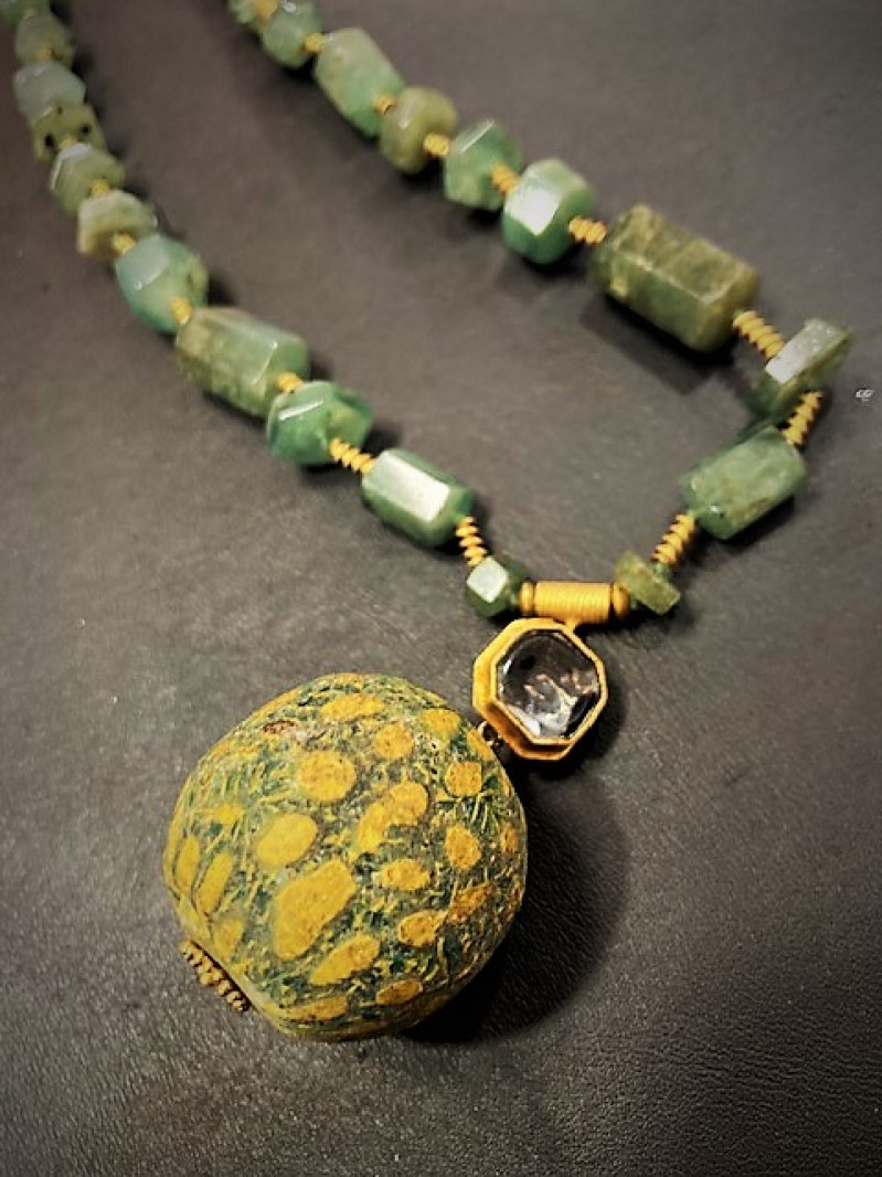 Collana in oro e smeraldi naturali