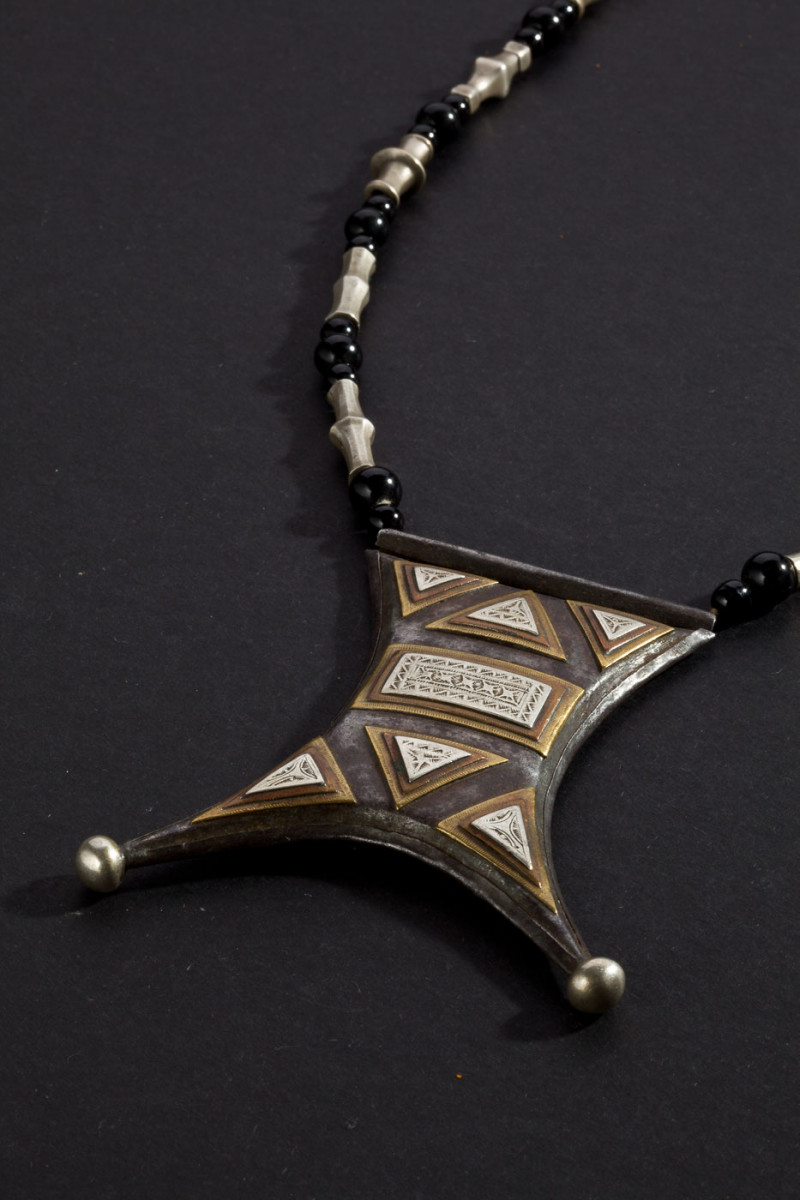 Collana con amuleto "techerot" . Niger