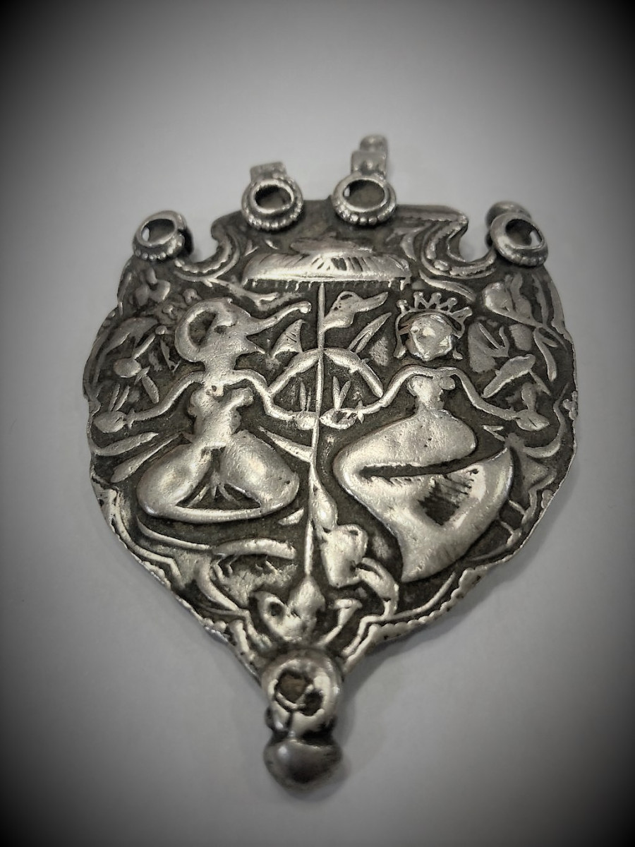 Antico pendente in argento. India