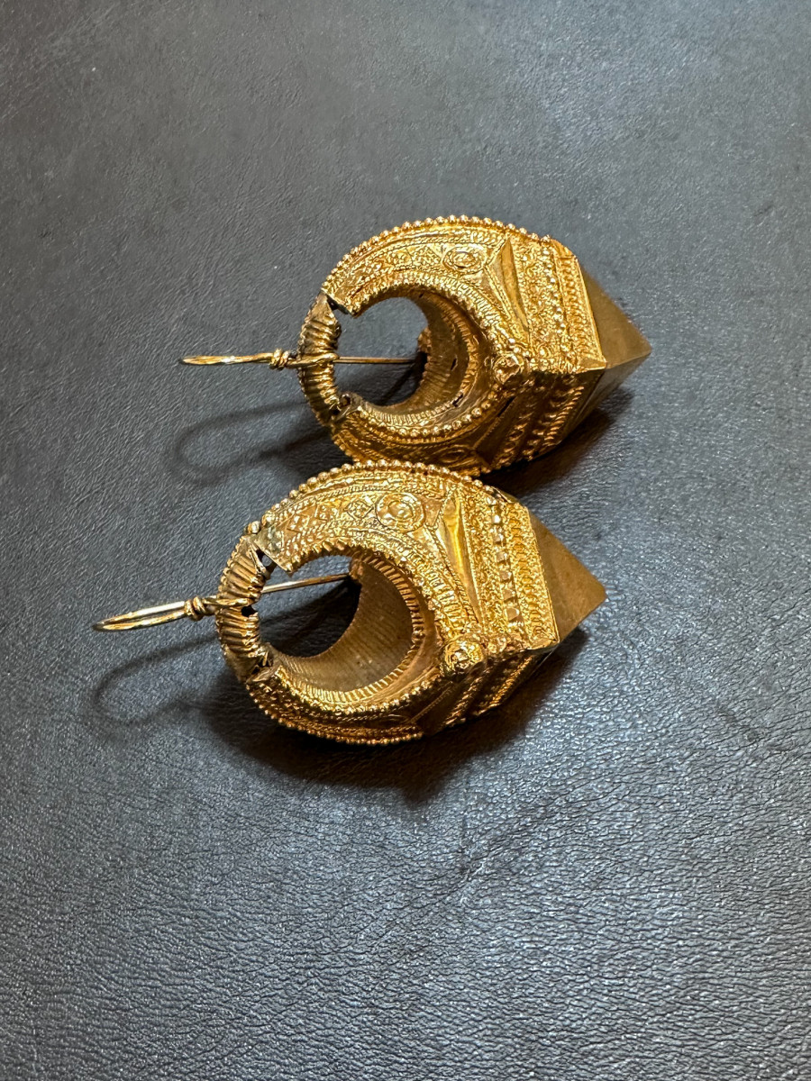 Antichi orecchini in oro 22 kt del Kerala