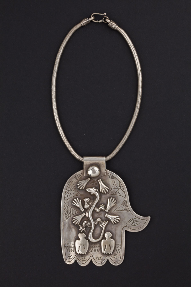 Pendente amuleto in argento "khamsa". Marocco