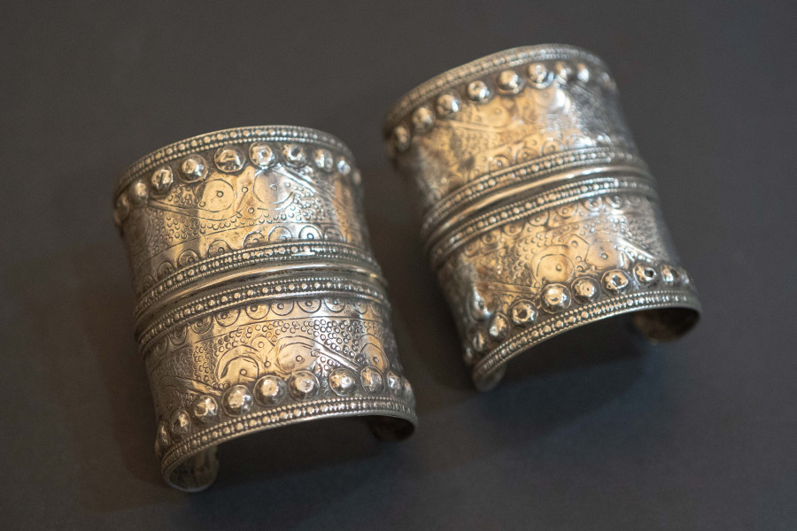 Coppia di bracciali antichi in argento