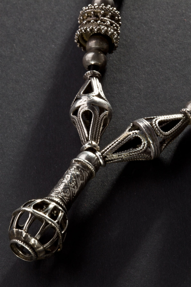 Collana in argento con pendente. Yemen