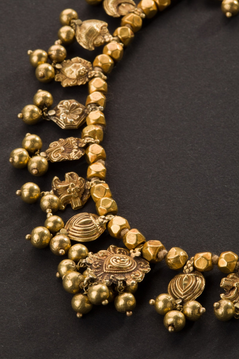 Collana in oro.  Maharashtra, India