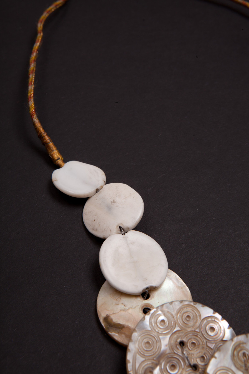 LES POULETTES BIJOUX Collana In Argento 925 Con Cerchio, Avorio, Madreperla E Arabesque - Gioiello Artigianale In Cofanetto Regalo