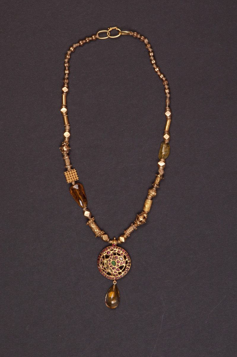 Collana con perle indiane in oro antico