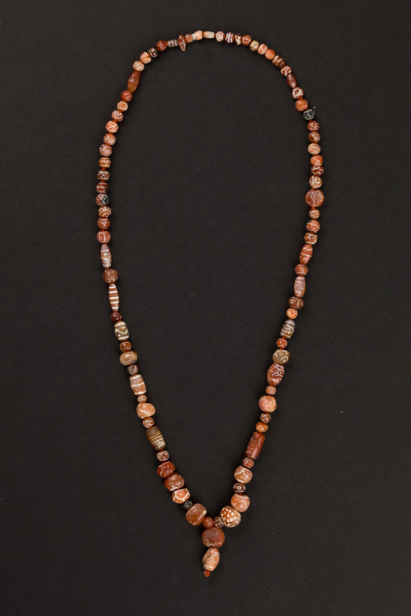 Collana in agate incise. Civiltà della valle dell’Indo