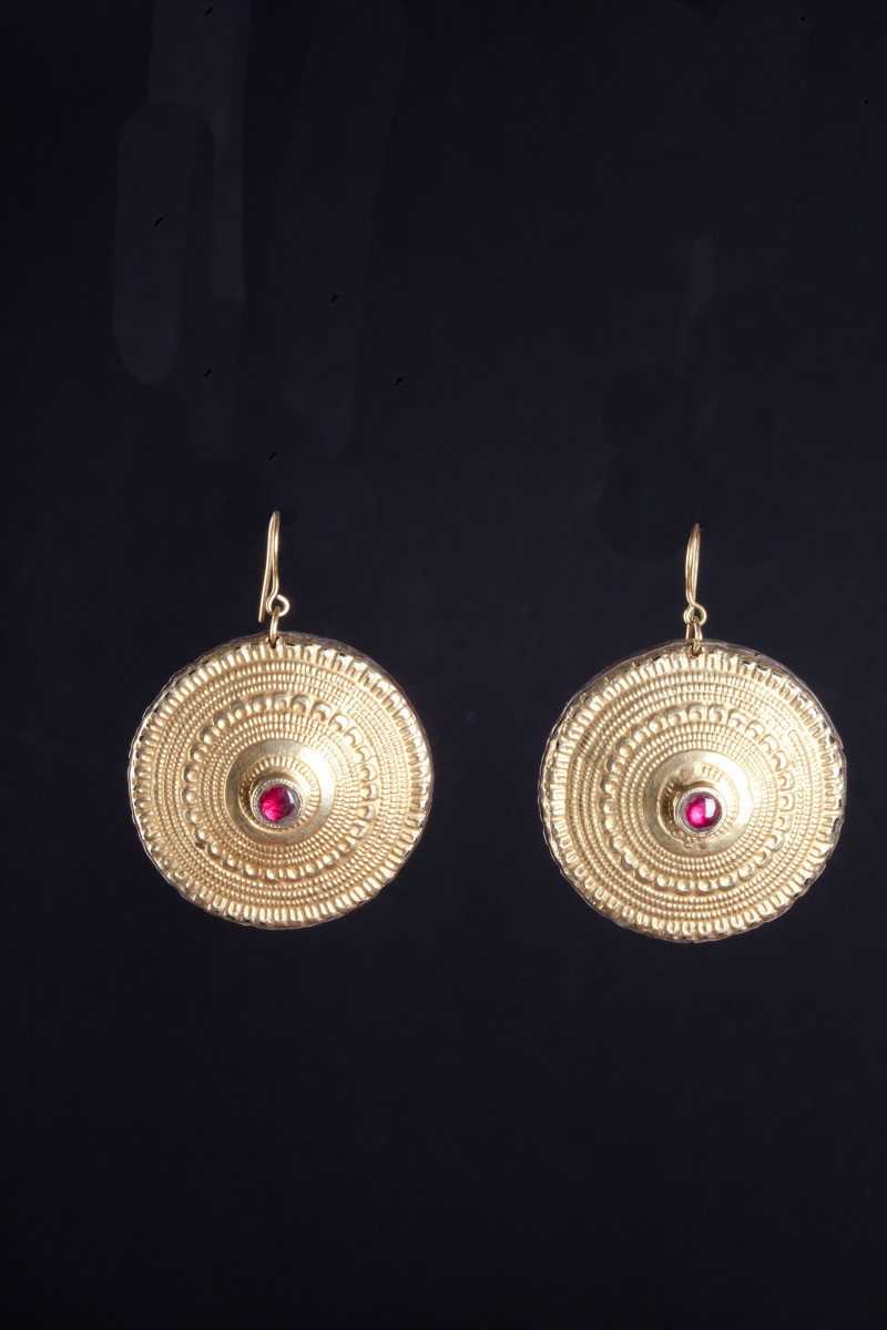 Orecchini lamina d'oro e rubini, India