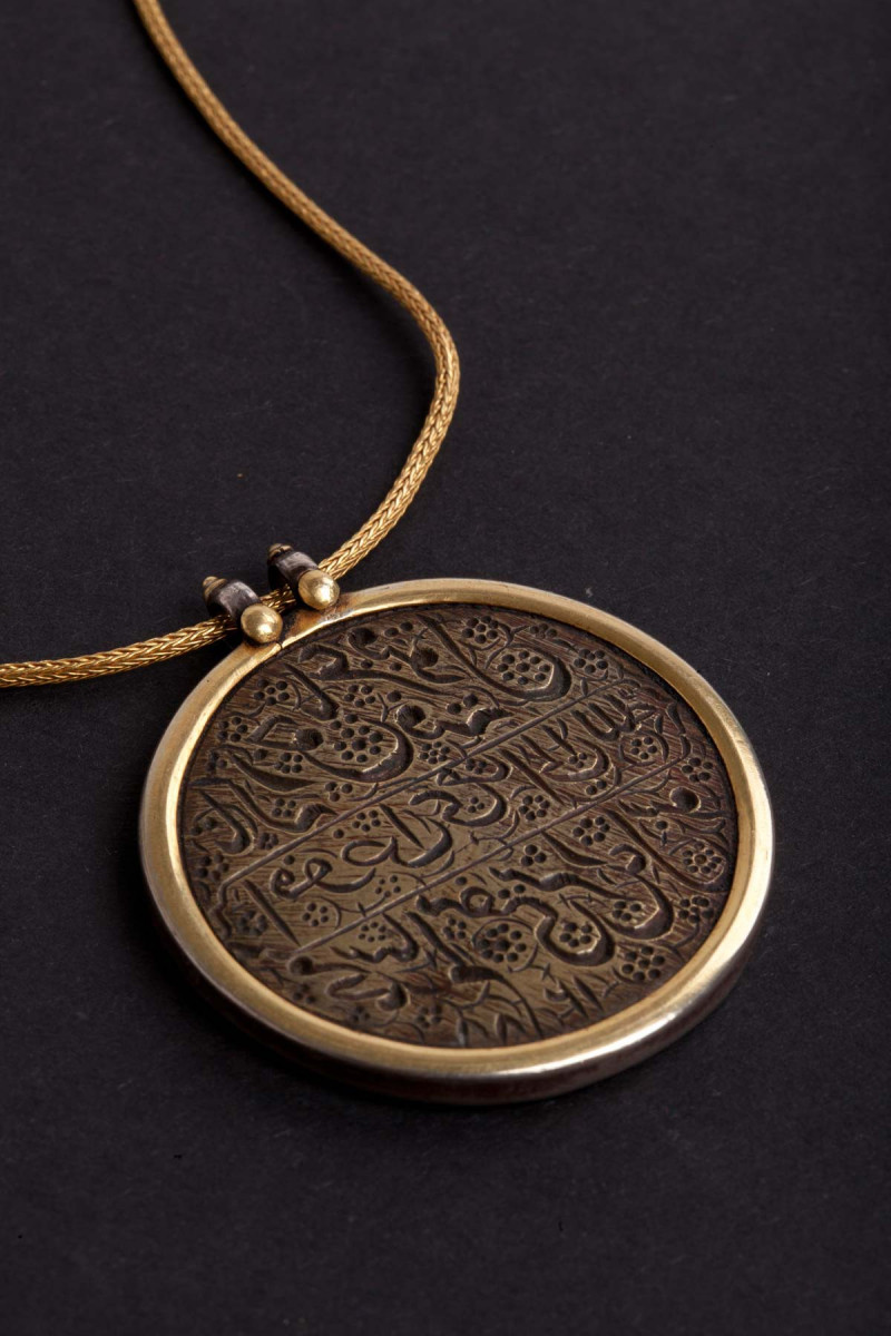 Collana con moneta in bronzo India