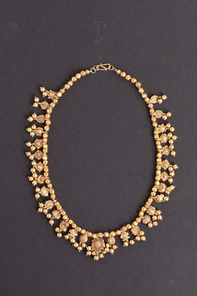 Collana con perle in oro. India