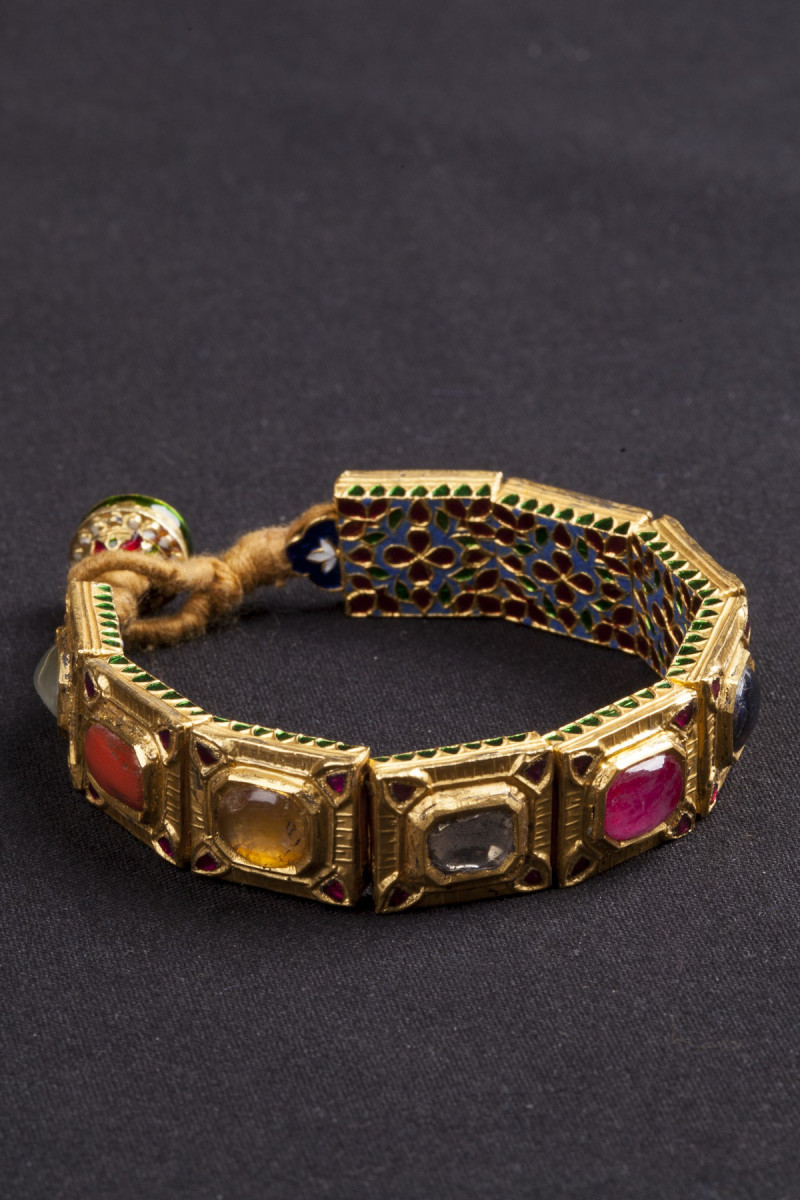 Coppia di bracciali "navaratna". India