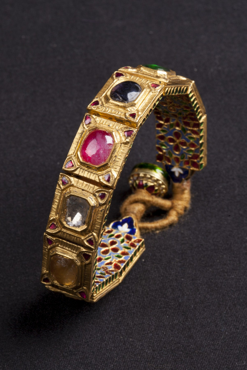 Coppia di bracciali "navaratna". India