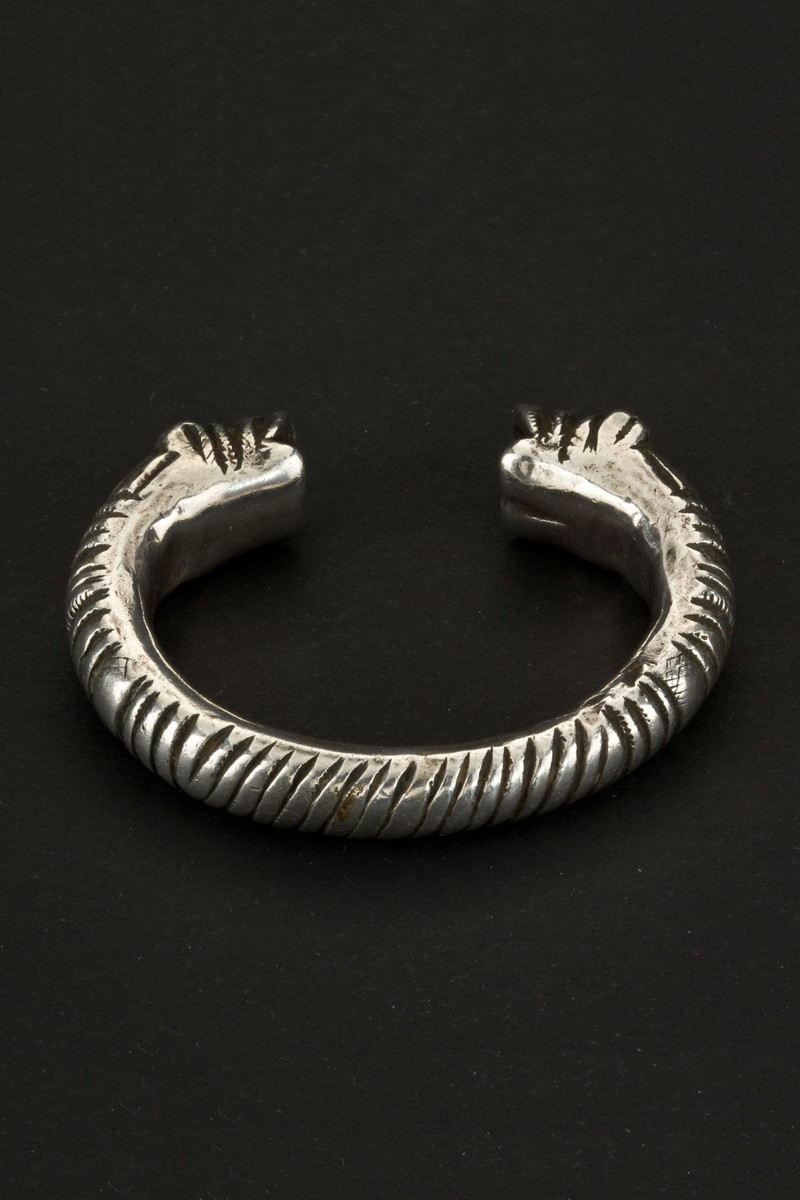 Bracciale "dobchu" in argento. Bhutan