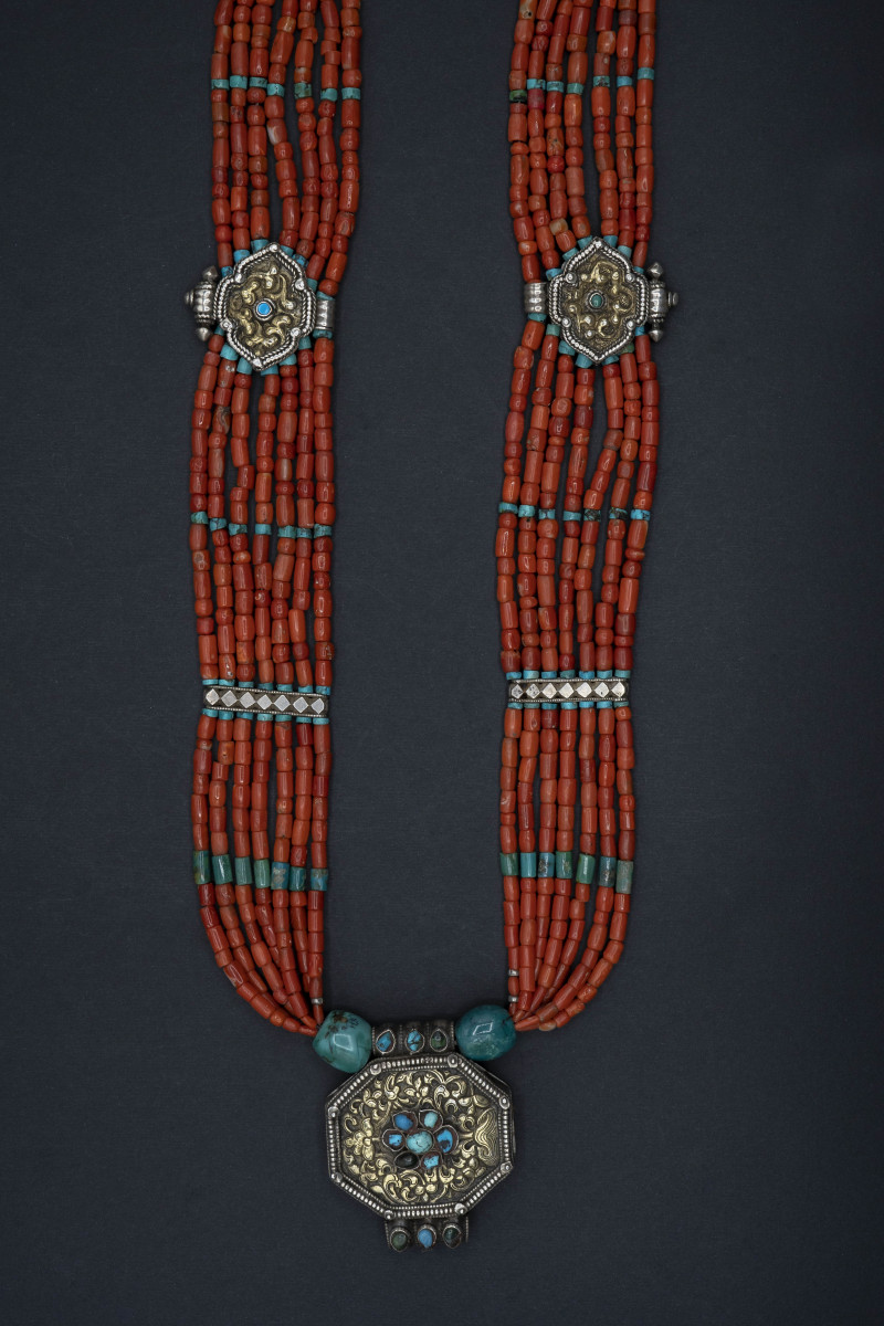Collana in argento, corallo e turchese. Tibet