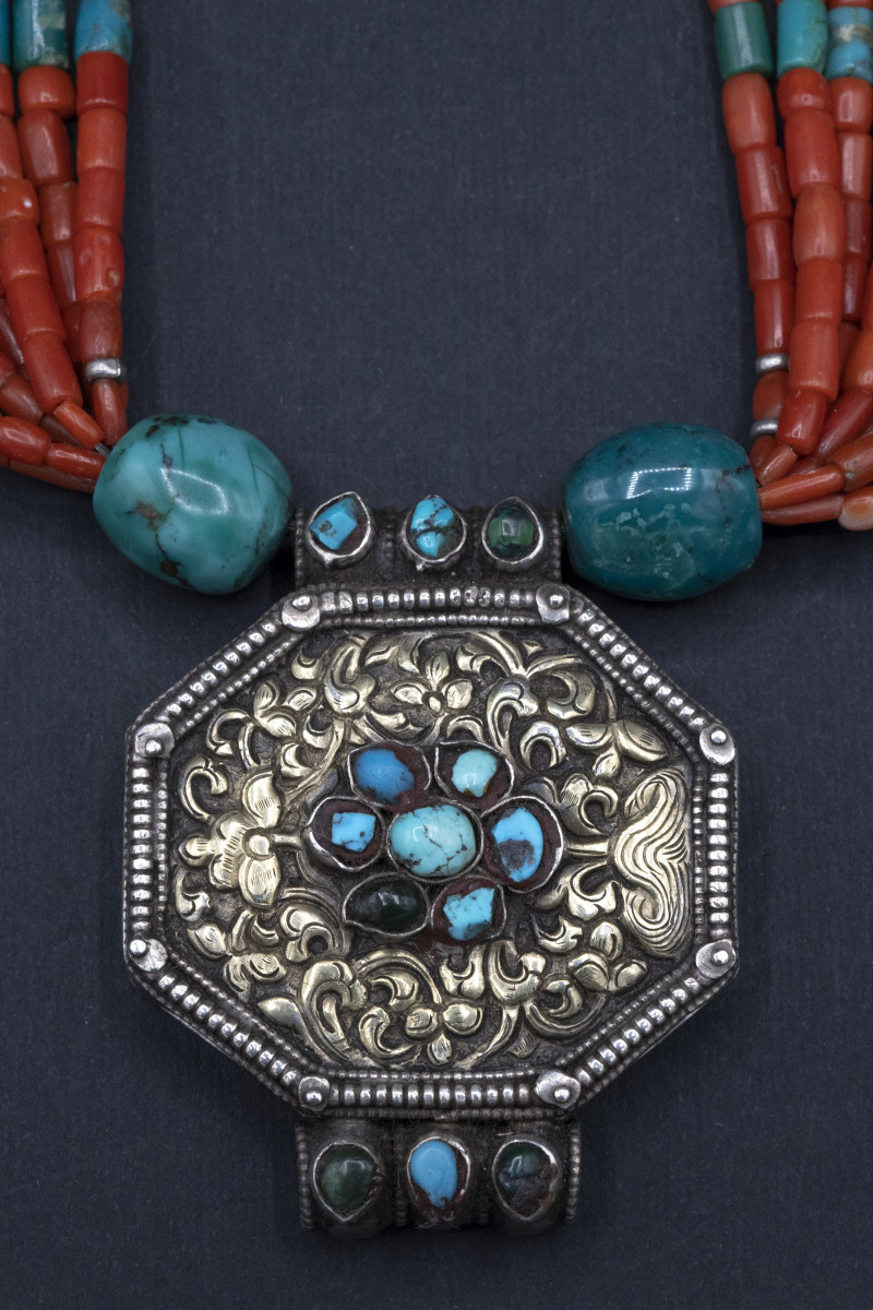 Collana in argento, corallo e turchese. Tibet