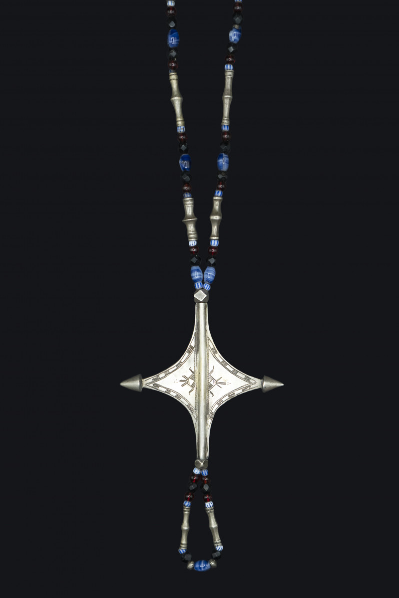 Collana in argento e azzurrite. Niger