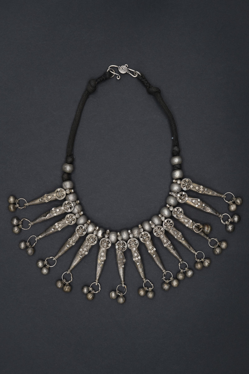 Collana in argento con pendenti. Yemen