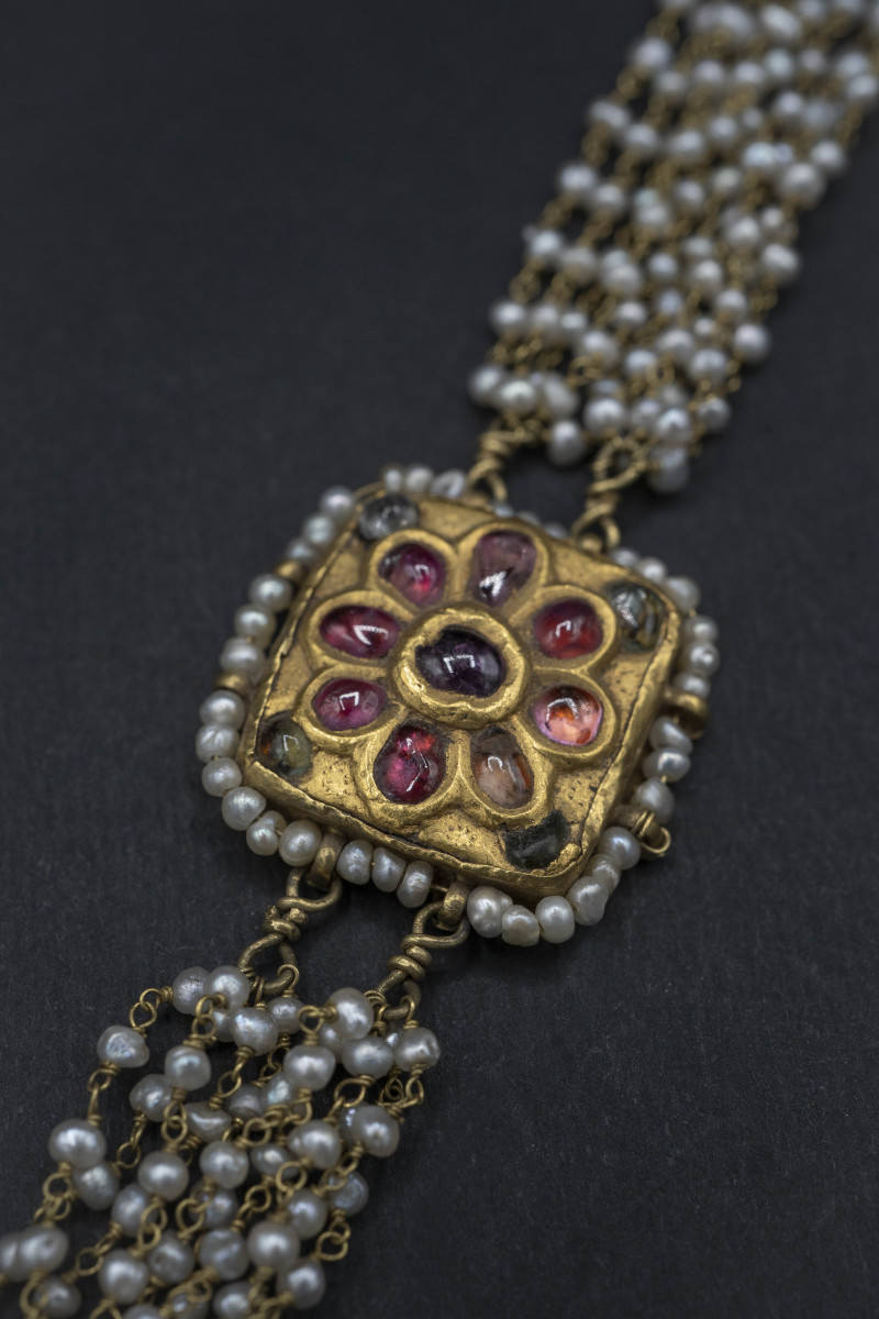 Bracciale in oro e perle. Bengala, India