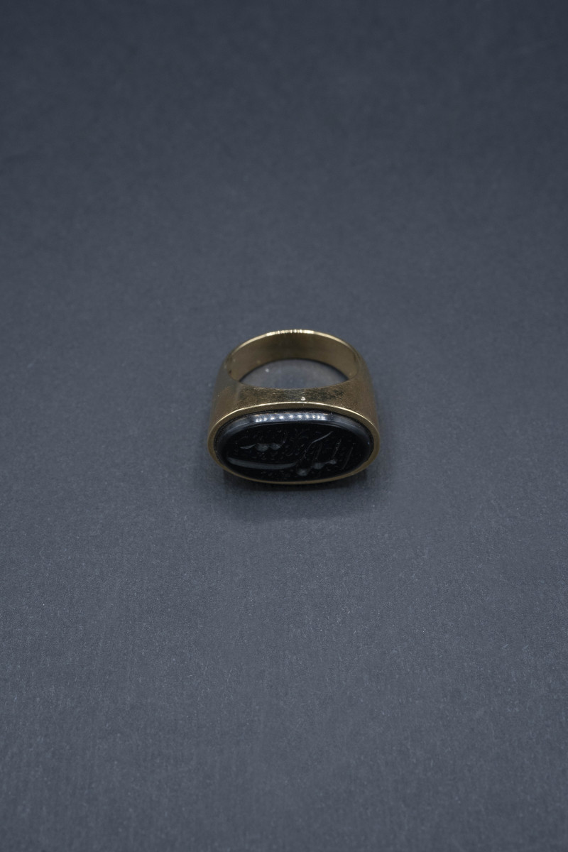 Anello in oro con antico sigillo in onice